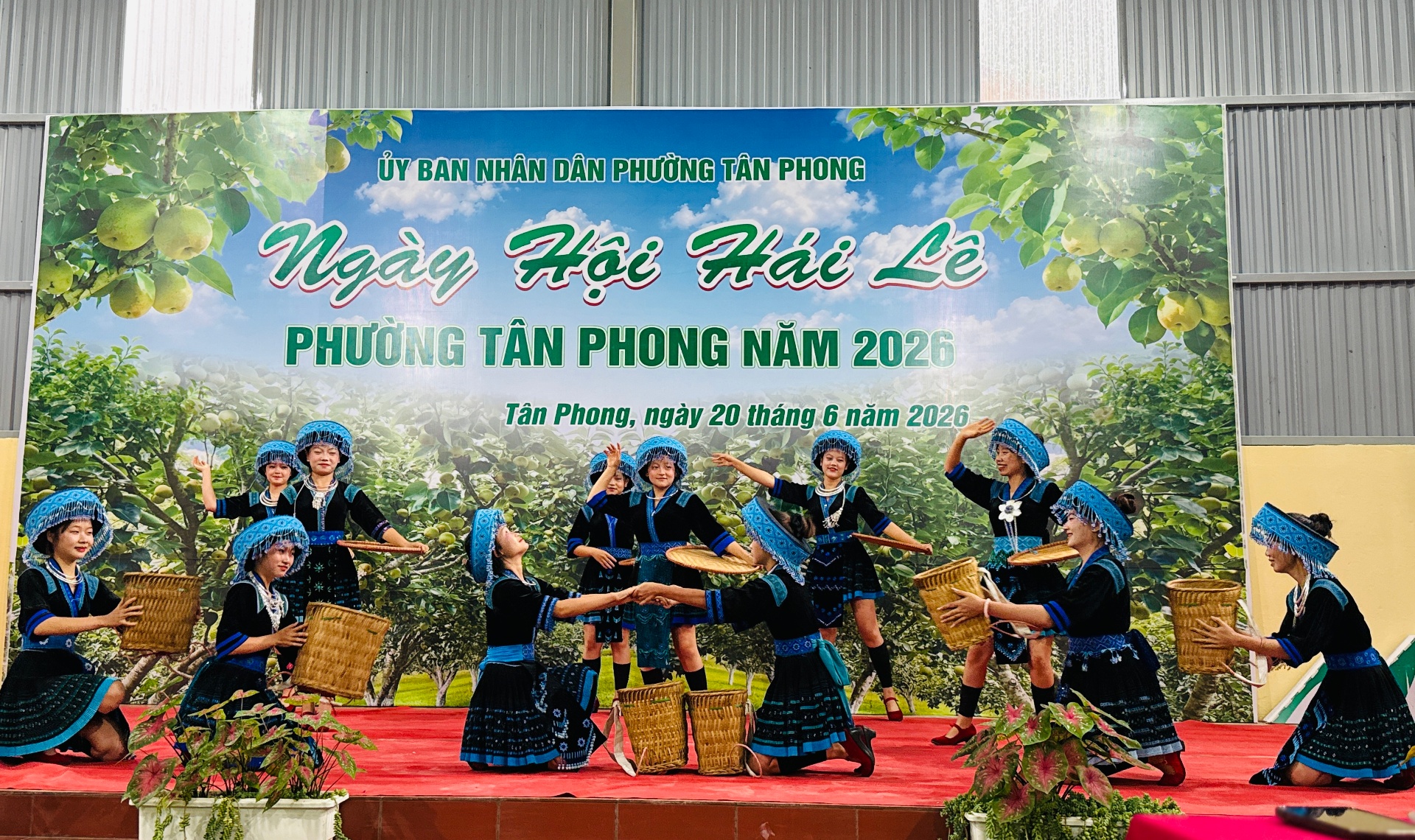 Văn nghệ chào mừng Ngày hội