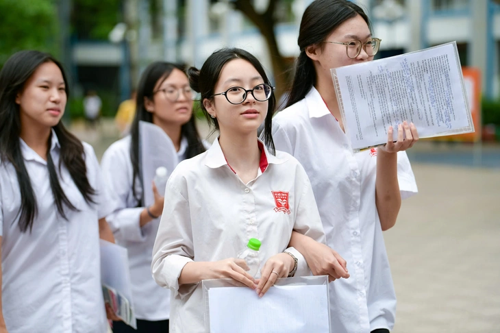 Phổ điểm thi tốt nghiệp THPT 2026: Không có điểm 10 môn văn, hơn 4.000 điểm 10 môn toán