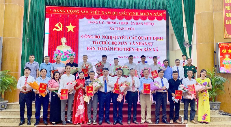 Than Uyên công bố nghị quyết, các quyết định tổ chức bộ máy và nhân sự bản, tổ dân phố