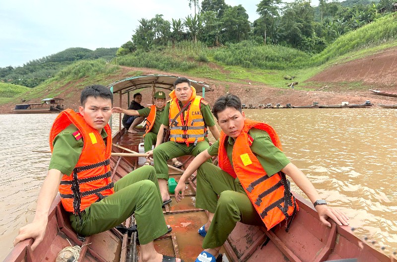 Nậm Mạ khẩn trương tìm kiếm người dân bị nước cuốn trôi do mưa lũ