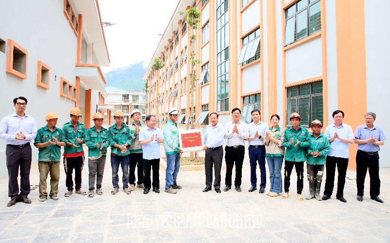 Bí thư Tỉnh uỷ Lê Minh Ngân kiểm tra tình hình xây dựng Trường Phổ thông nội trú liên cấp Tiểu học và THCS xã Phong Thổ