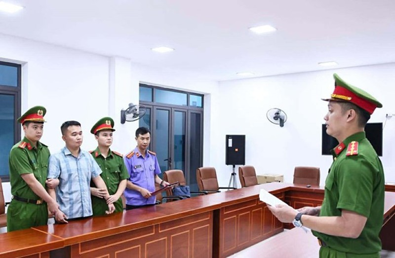 Tạm giữ khẩn cấp một giáo viên Trường THPT Chuyên Tuyên Quang