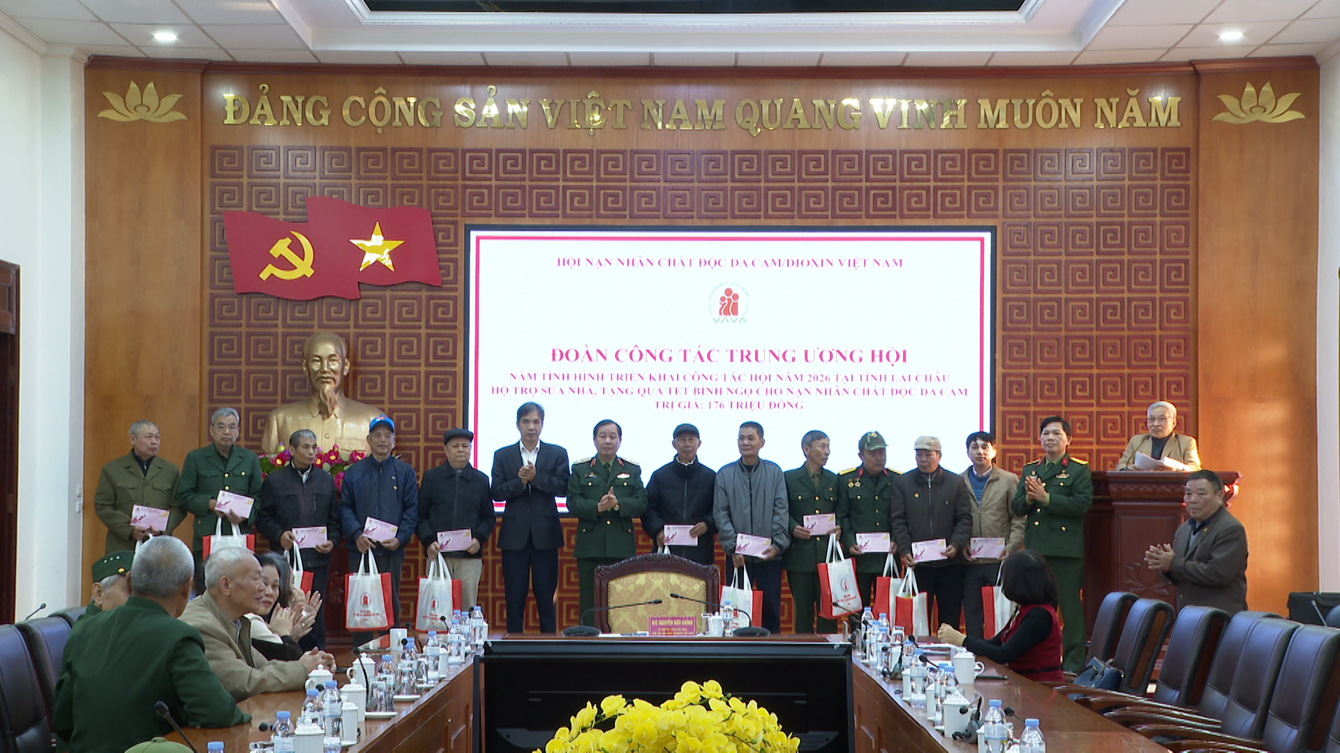 Chung tay  ủng hộ Quỹ Hội Nạn nhân chất độc da cam/dioxin tỉnh Lai Châu