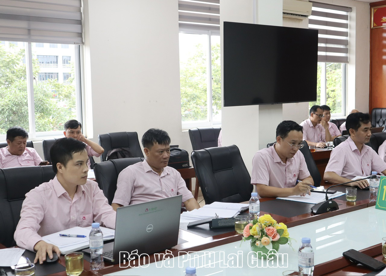 dự dự