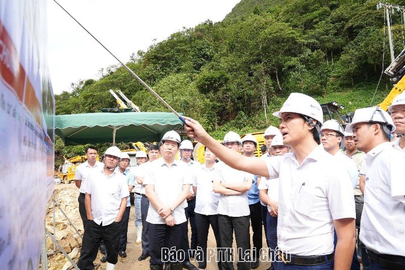 Chủ tịch UBND tỉnh yêu cầu gỡ “điểm nghẽn” giải phóng mặt bằng, tăng tốc dự án trọng điểm