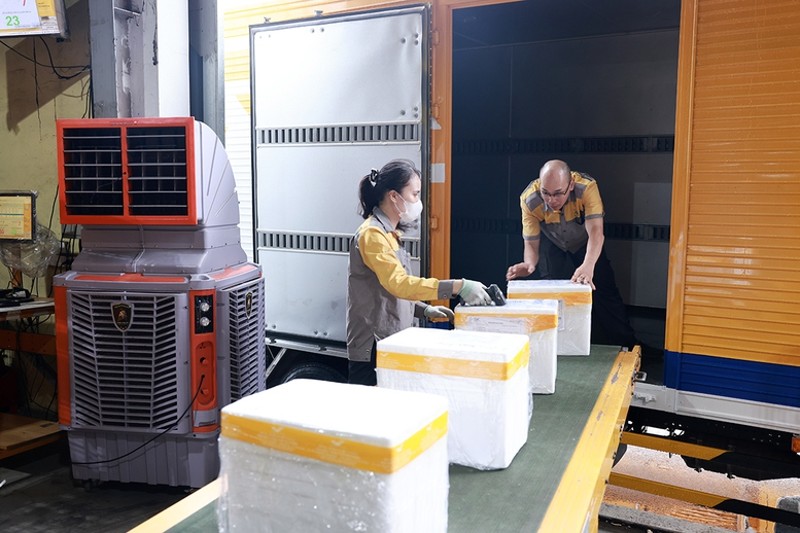 Giao nhiệm vụ vận chuyển mẫu sinh phẩm ADN trong chiến dịch 500 ngày đêm cho Bưu điện Việt Nam