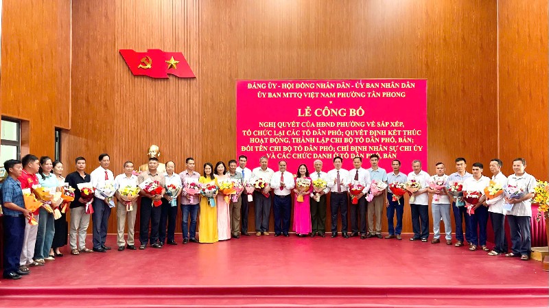Chuẩn hóa đội ngũ cán bộ thôn, bản, tổ dân phố