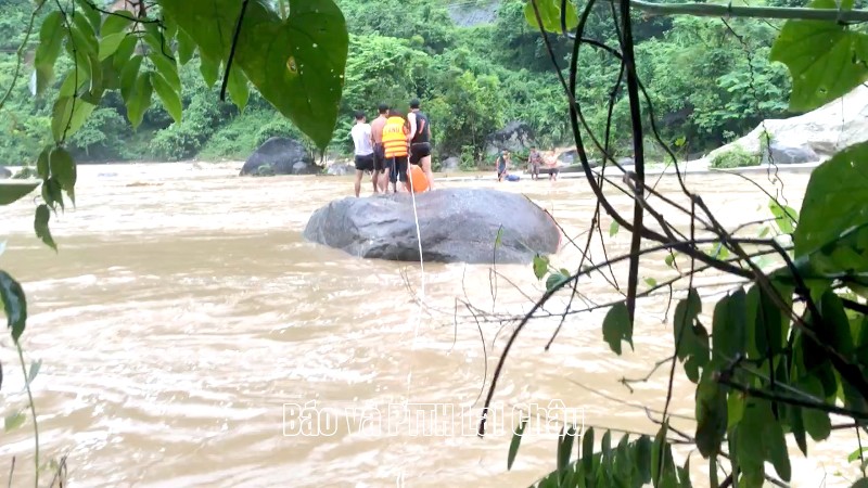 Bộ đội Biên phòng Lai Châu cứu giúp người dân, khắc phục hậu quả mưa lũ