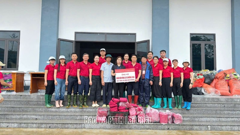 Agribank Lai Châu hỗ trợ 60 triệu đồng cho nhân dân xã Mường Than bị thiệt hại do mưa lũ