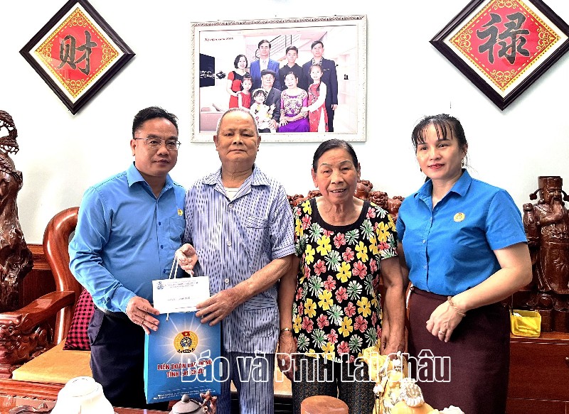 Liên đoàn Lao động tỉnh thăm, tặng quà gia đình chính sách, người có công