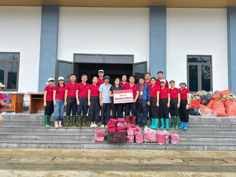 AGRIBANK Lai Châu chung tay ủng hộ nhân dân xã Mường Than, Than Uyên, Lai Châu vượt qua lũ lụ