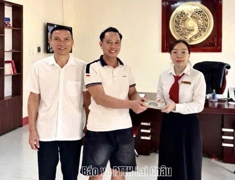 Cán bộ Agribank Tân Uyên kịp thời trả lại tài sản cho khách hàng