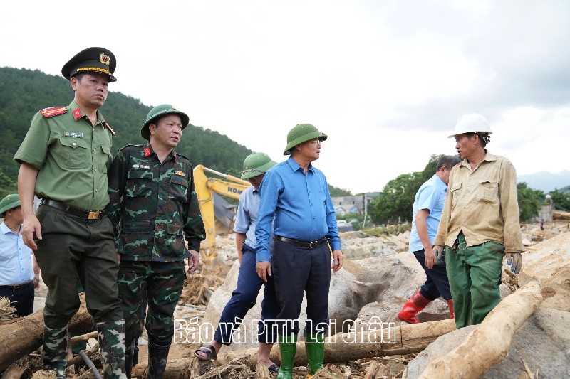 Bí thư Tỉnh uỷ Lê Minh Ngân thăm hỏi bà con và kiểm tra khắc phục thiên tai tại xã Mường Than