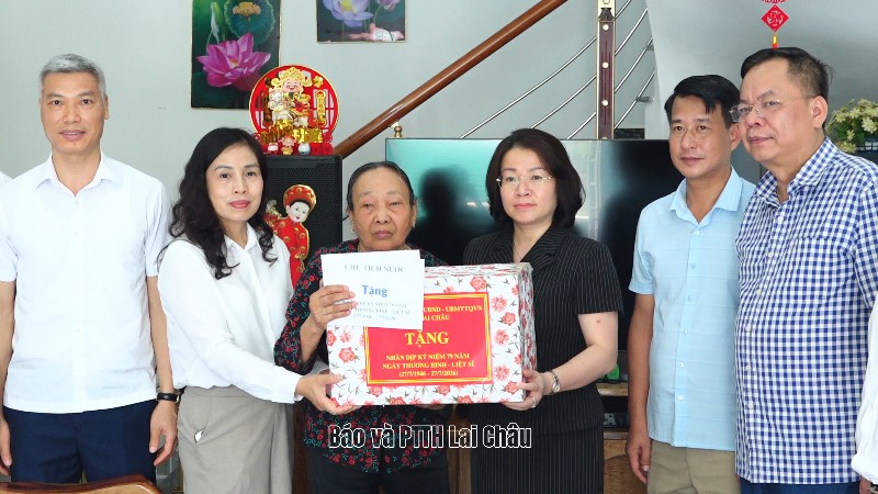 Đồng chí Trưởng Ban Tổ chức Tỉnh ủy thăm hỏi, tặng quà nhân dịp 79 năm Ngày Thương binh - Liệt sĩ tại 2 xã: Nậm Hàng, Lê Lợi.