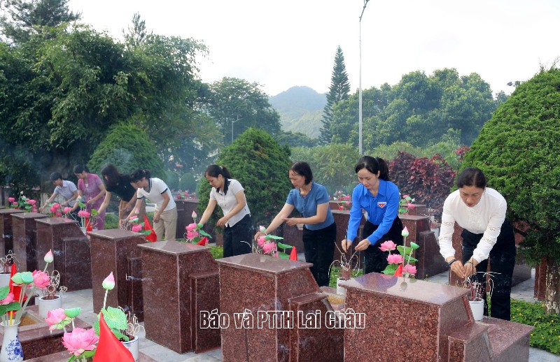 Trường Cao đẳng Lai Châu dâng hương tri ân các Anh hùng liệt sĩ, phát động ủng hộ vùng lũ xã Mường Than