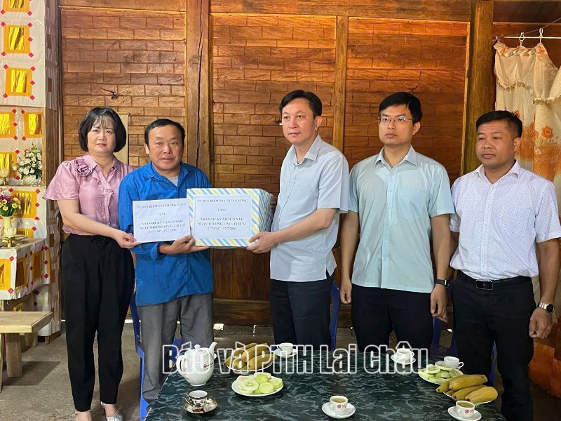 Ủy ban Kiểm tra Tỉnh uỷ thăm, tặng quà gia đình liệt sĩ