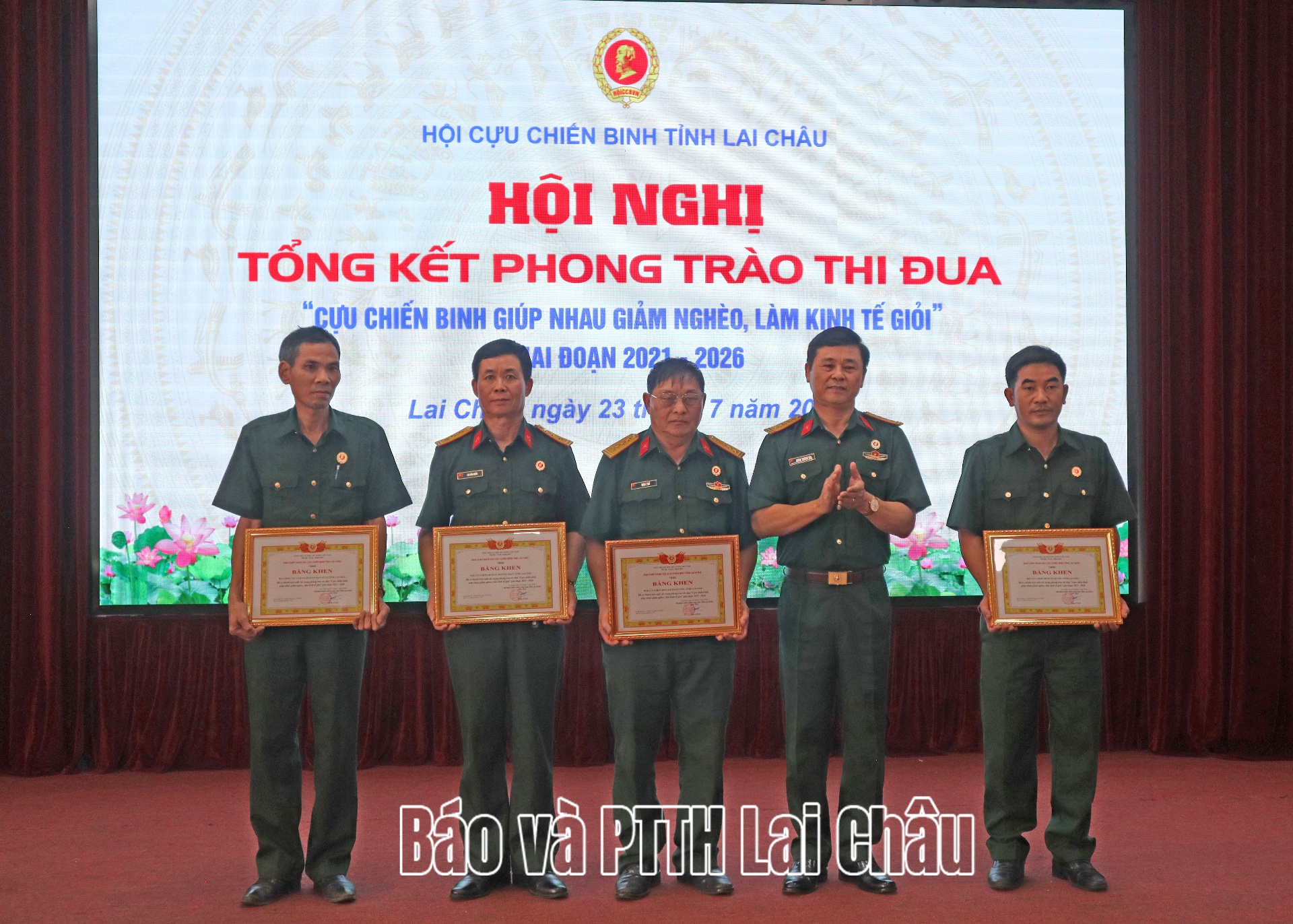 tặng bk