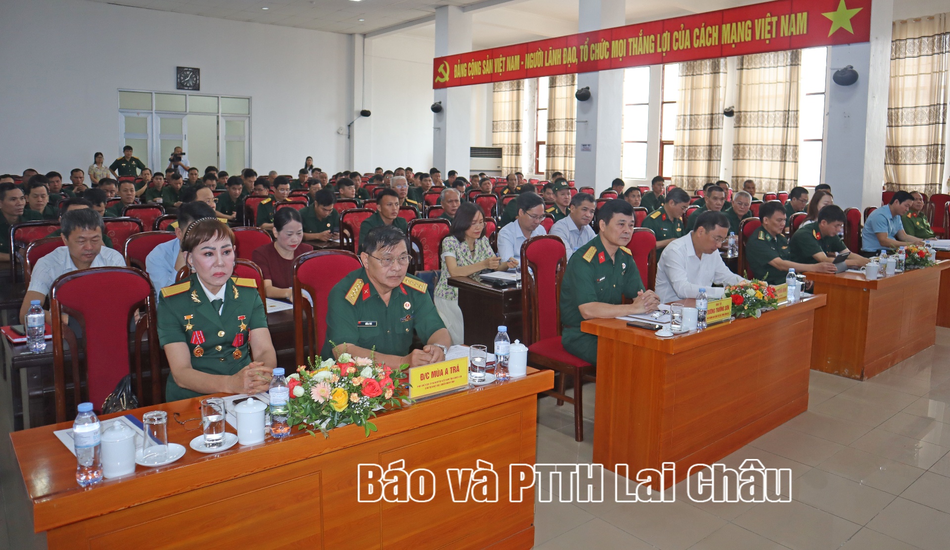 dự 