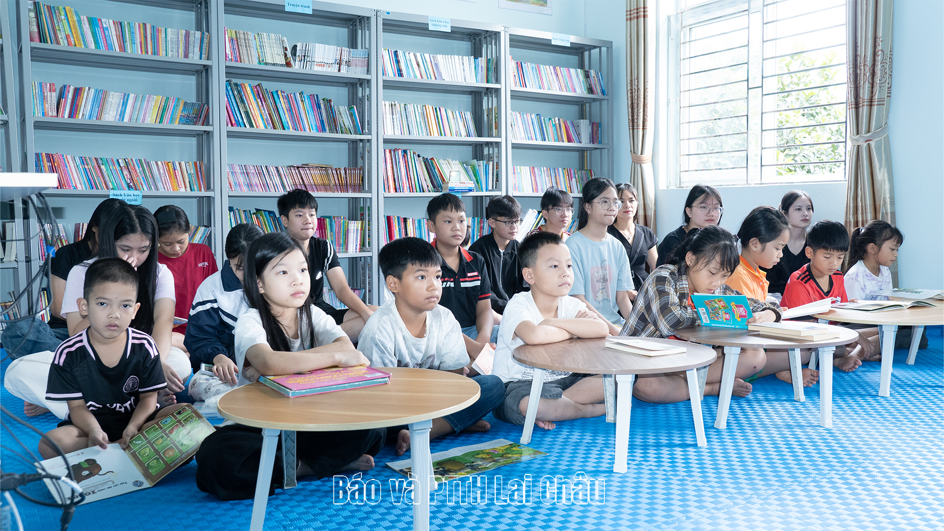 Đông đảo các em thiếu nhi tham gia tọa đàm 