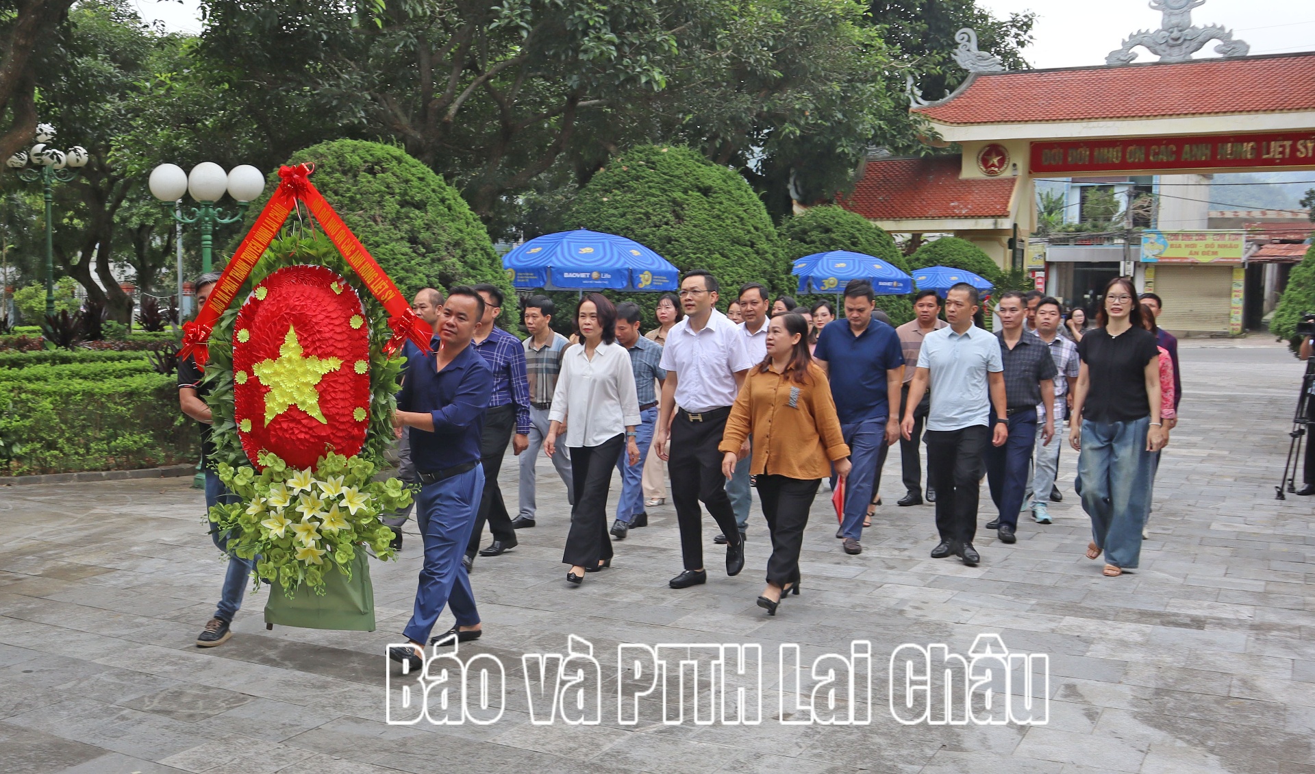 dâng hoa
