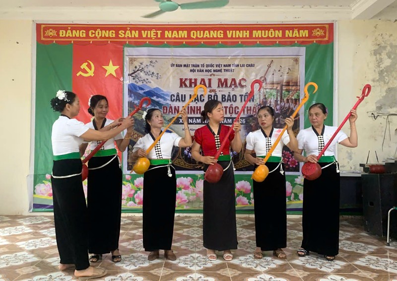 Tổ chức hoạt động Câu lạc bộ bảo tồn đàn tính dân tộc Thái xã Nậm Hàng