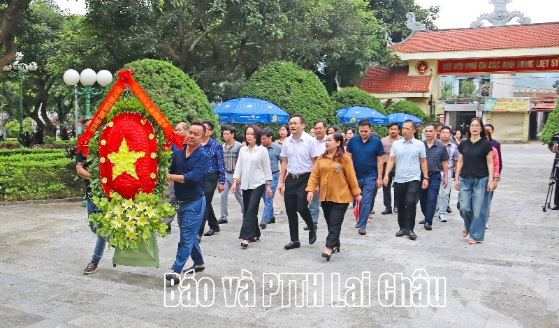 Báo và Phát thanh, Truyền hình Lai Châu viếng Nghĩa trang Liệt sĩ tỉnh