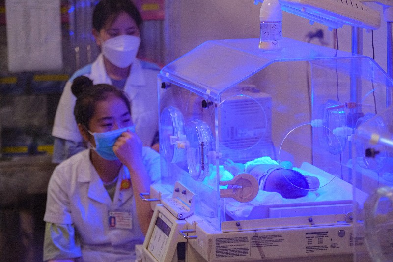 Bộ Y tế đề xuất khảo sát các yếu tố khiến 15 địa phương "thừa bé trai, thiếu bé gái"