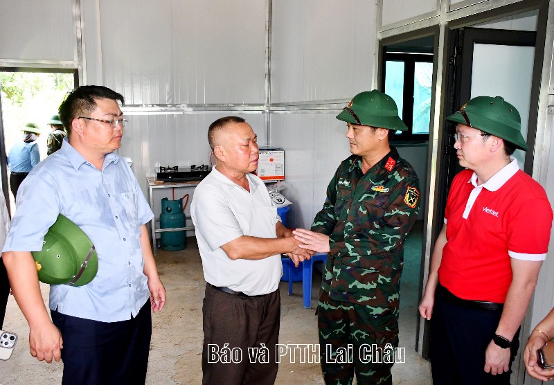     Viettel Lai Châu hỗ trợ gần 300 triệu đồng giúp người dân tái thiết cuộc sống sau thiên tai 