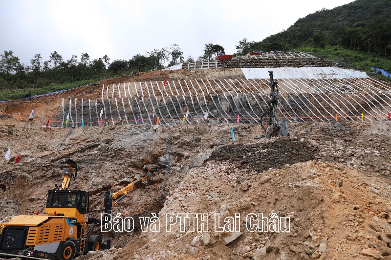 Chính thức khai hầm Hoàng Liên 
