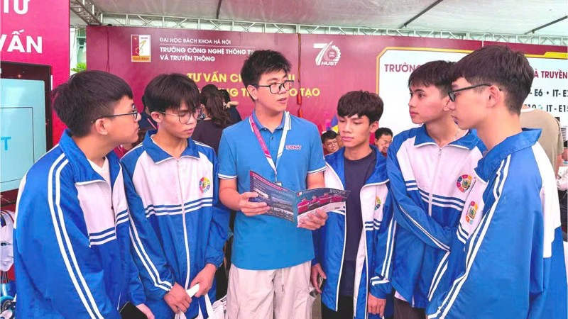Nhiều ngành học có mức điểm chuẩn cao