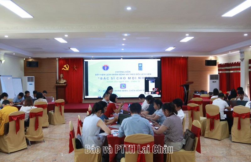 Tập huấn sử dụng phần mềm "Bác sĩ cho mọi nhà" trong khám, chữa bệnh từ xa