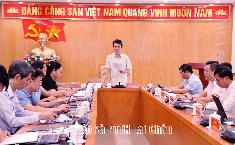 Họp về tiến độ xây dựng dược điển và bàn giải pháp phát triển sâm Lai Châu
