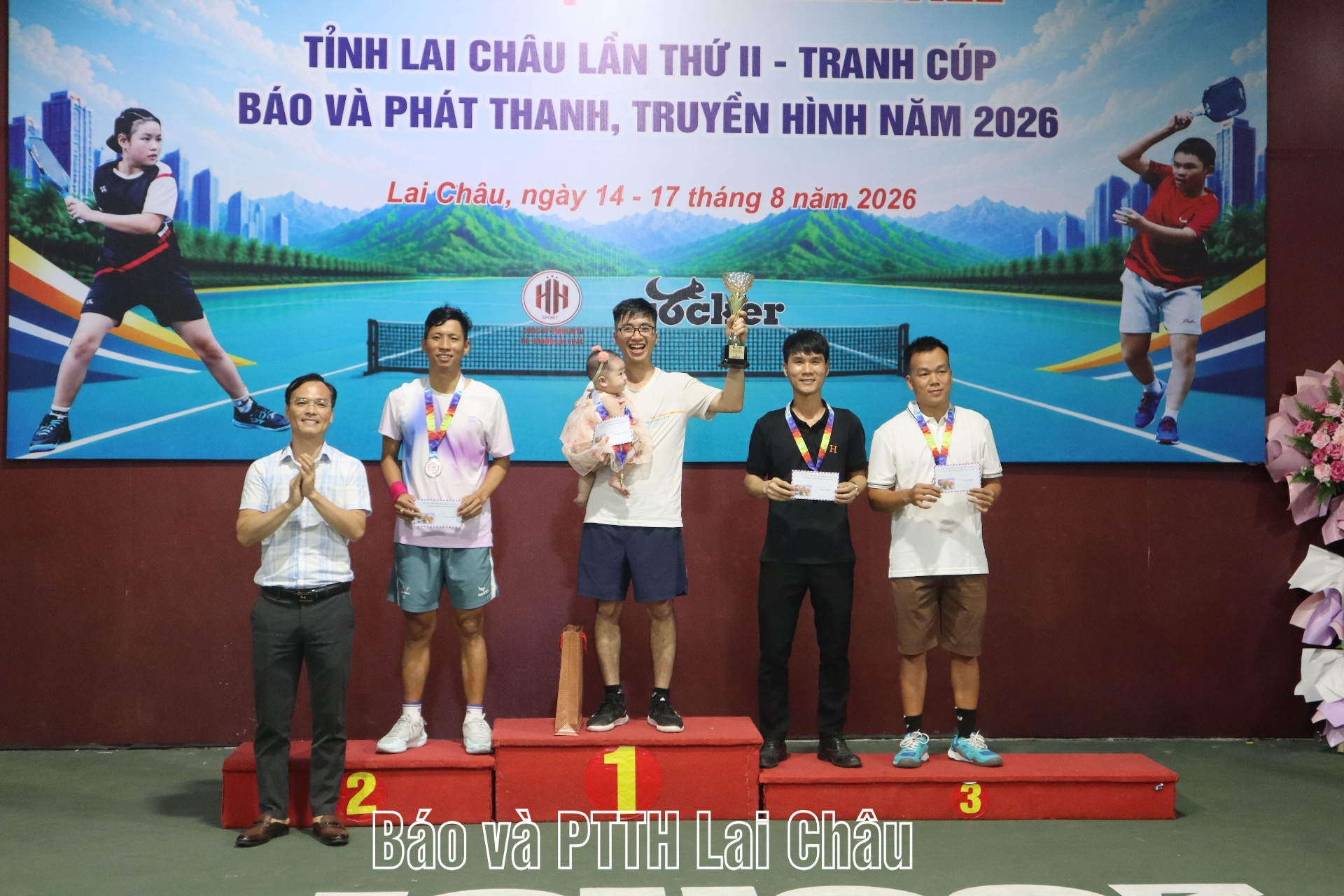 trao giải