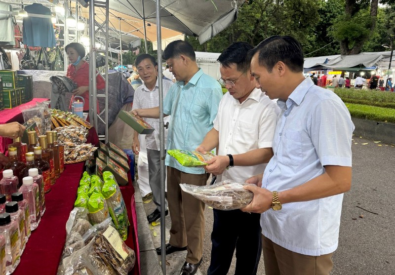 Lai Châu có 6 đơn vị tham gia Hội chợ xúc tiến thương mại cho các hợp tác xã khu vực miền Bắc