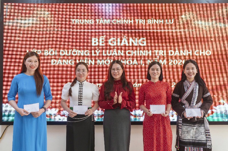 “Tiếp sức” đội ngũ cán bộ dân tộc thiểu số