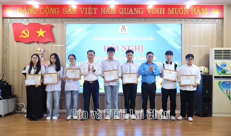 Hội nghị biểu dương con đoàn viên công đoàn đạt thành tích cao trong học tập năm học 2025-2026
