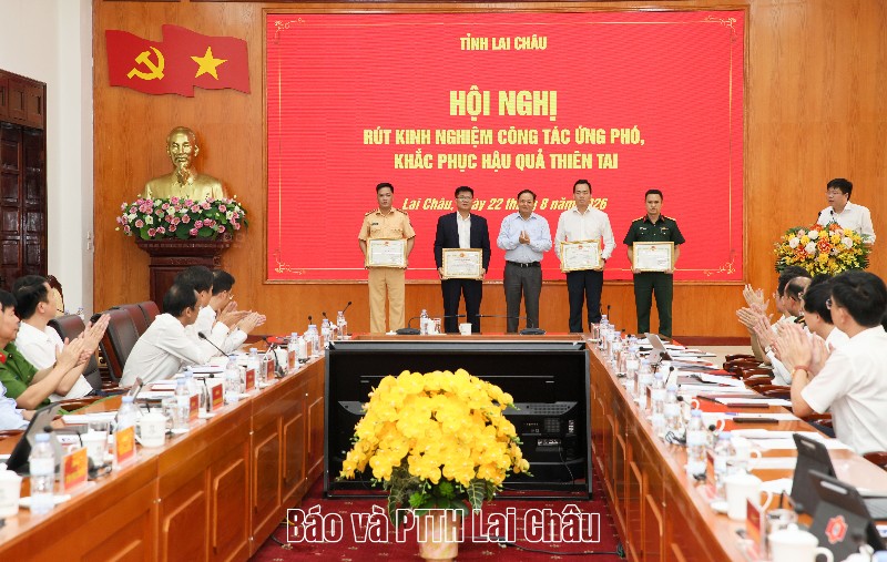 13 tập thể, cá nhân được khen thưởng trong công tác hỗ trợ, khắc phục hậu quả thiên tai tại xã Mường Than