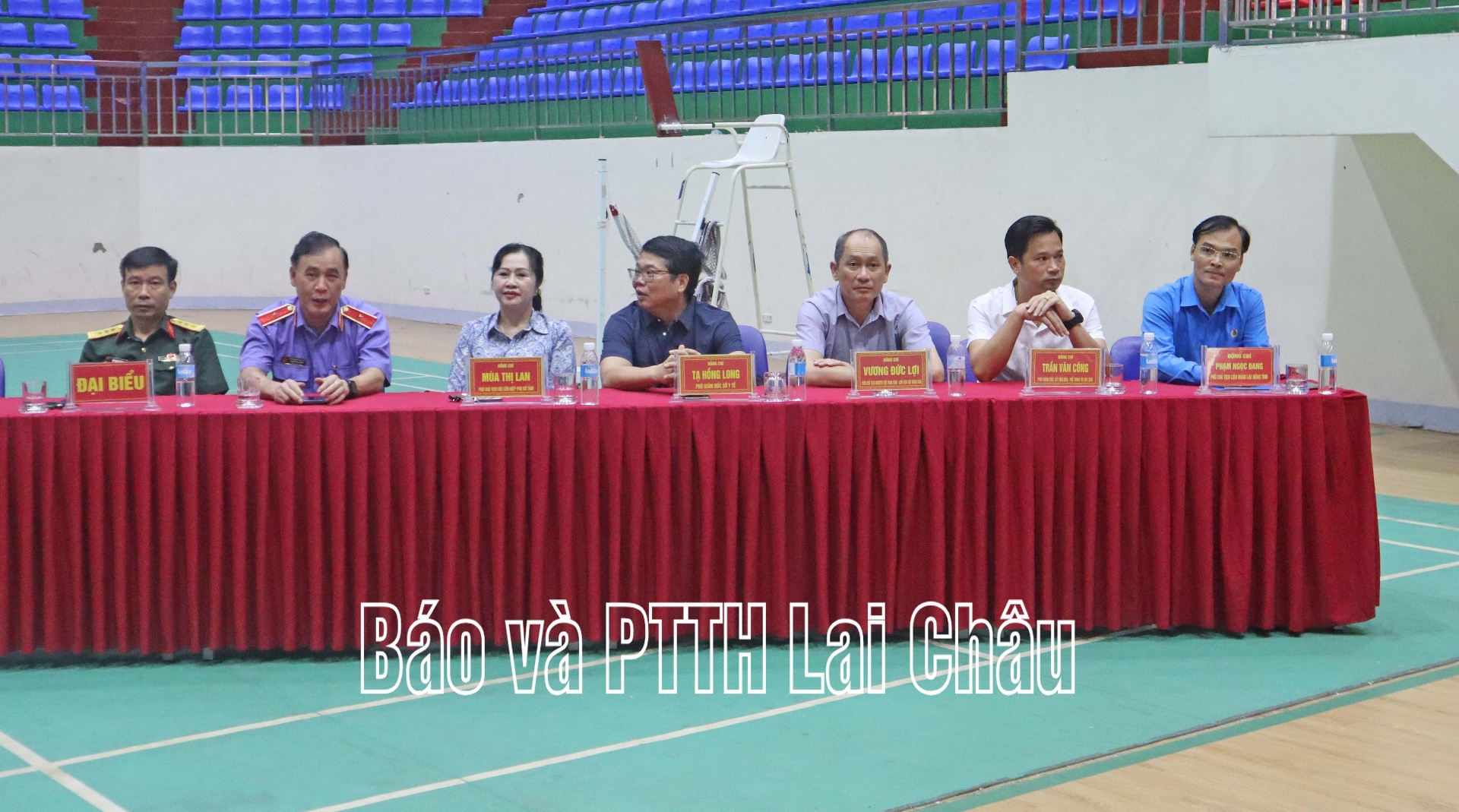 dự 