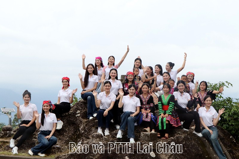 Thí sinh tham gia Hoa hậu Việt Nam 2026 trải nghiệm văn hóa Mông tại bản Lao Chải