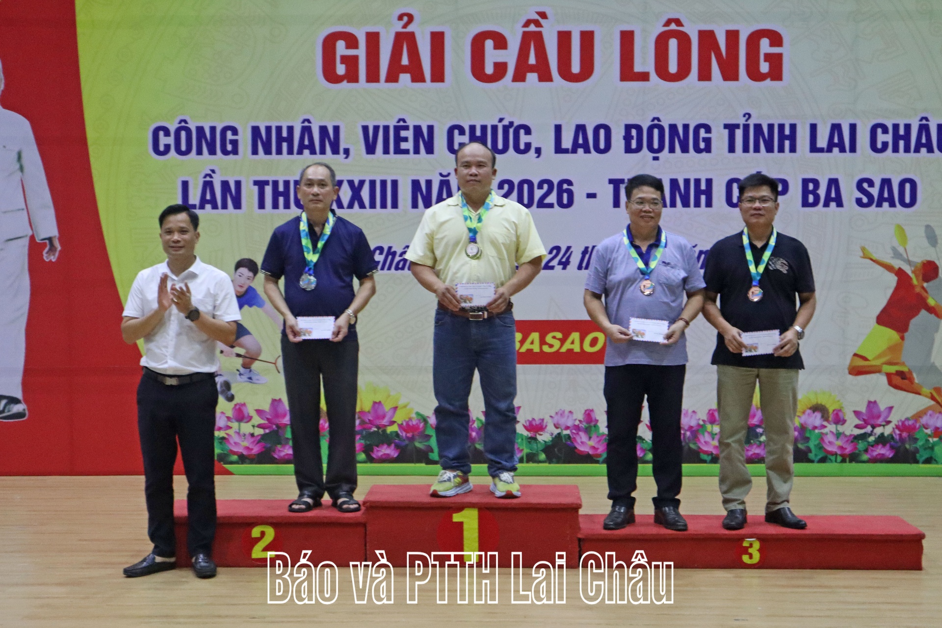 trao giải