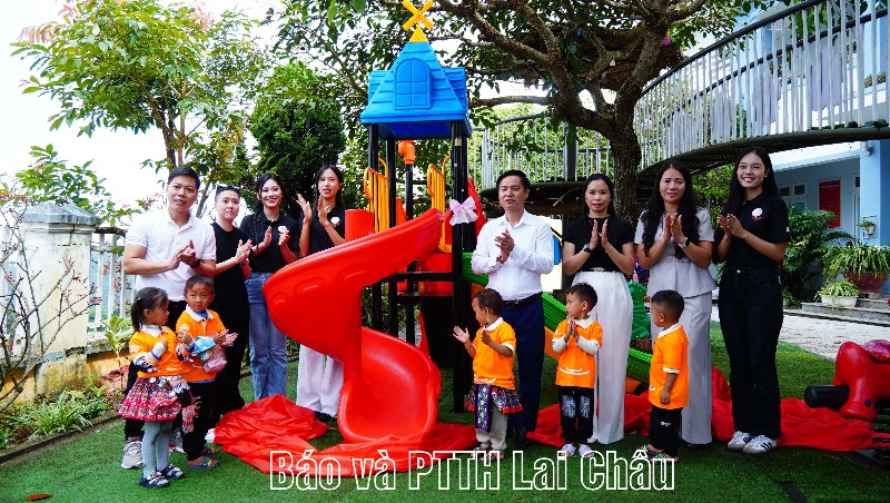 Thí sinh tham gia Hoa hậu Việt Nam 2026 tổ chức hoạt động “Vai em mang mặt trời” tại xã Tả Lèng
