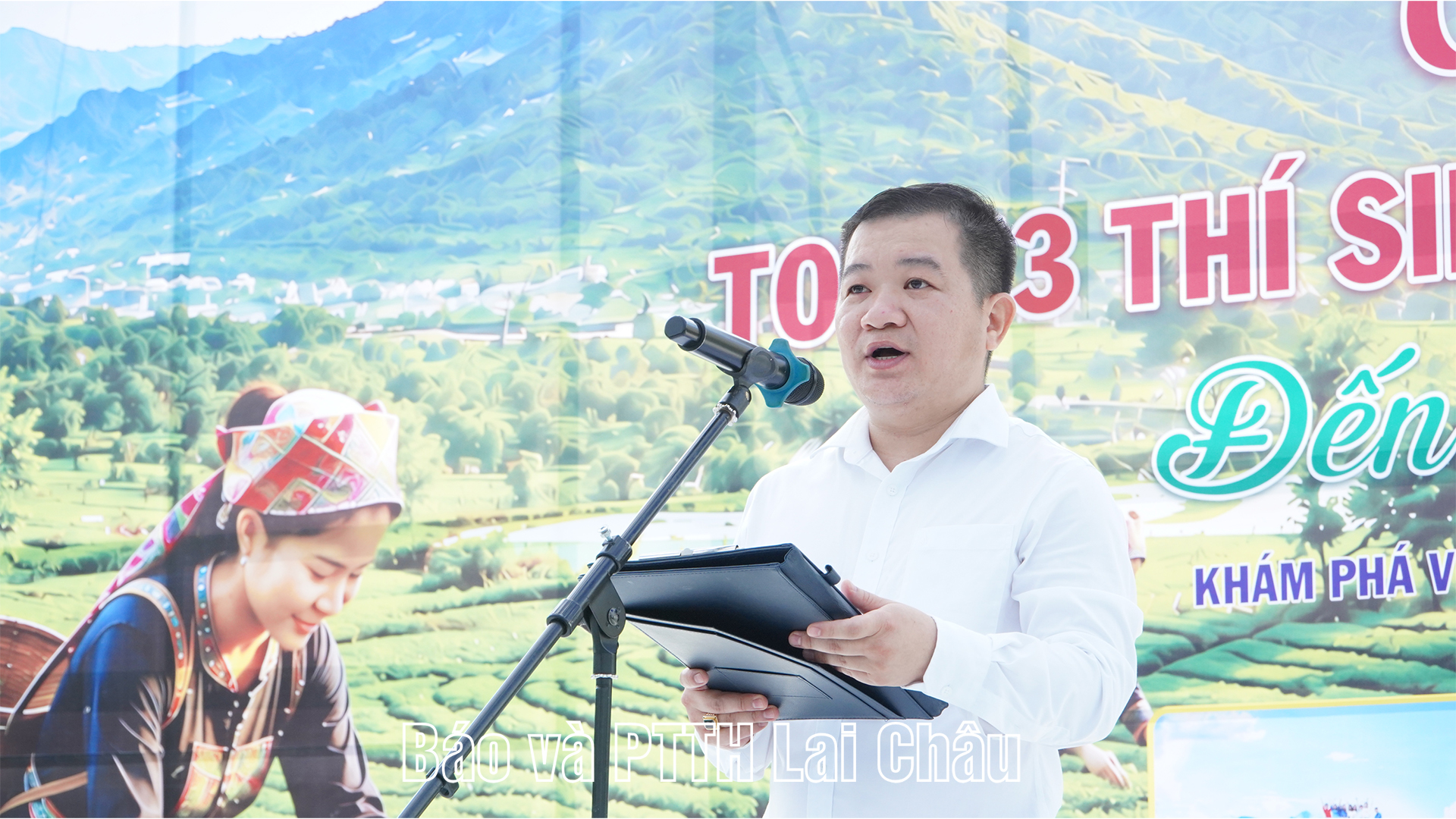 Đồng chí Chu Văn Thanh – Phó Bí thư Đảng ủy, Chủ tịch UBND xã Tân Uyên phát biểu tại chương trình