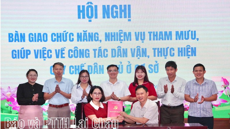 Phường Tân Phong bàn giao chức năng, nhiệm vụ tham mưu, giúp việc về công tác dân vận, thực hiện quy chế dân chủ ở cơ sở
