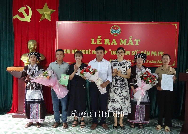 Ra mắt Chi hội nông dân nghề nghiệp “Dâu tằm số” bản Pa Pe