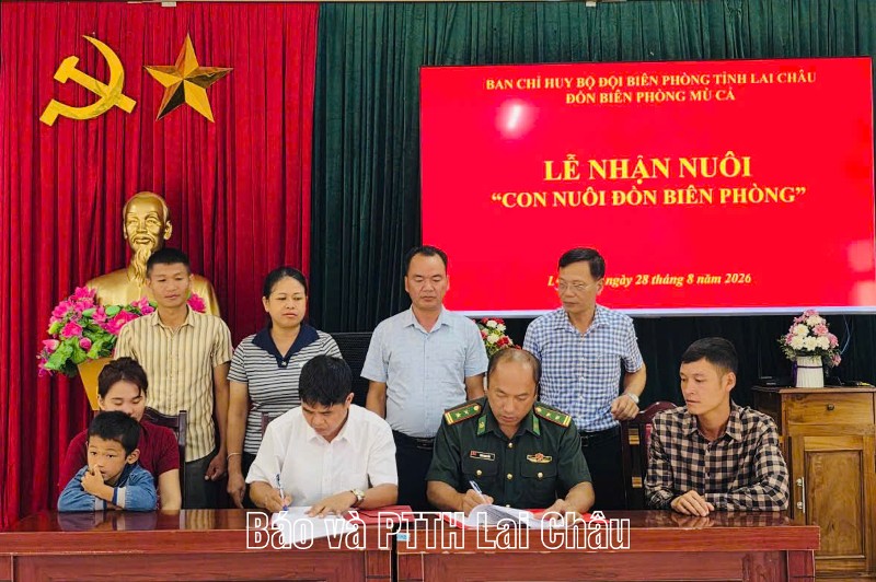 Đồn Biên phòng Mù Cả nhận nuôi 2 học sinh có hoàn cảnh khó khăn