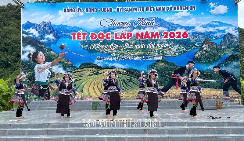 Khoen On tổ chức nhiều hoạt động văn hóa mừng Tết Độc lập