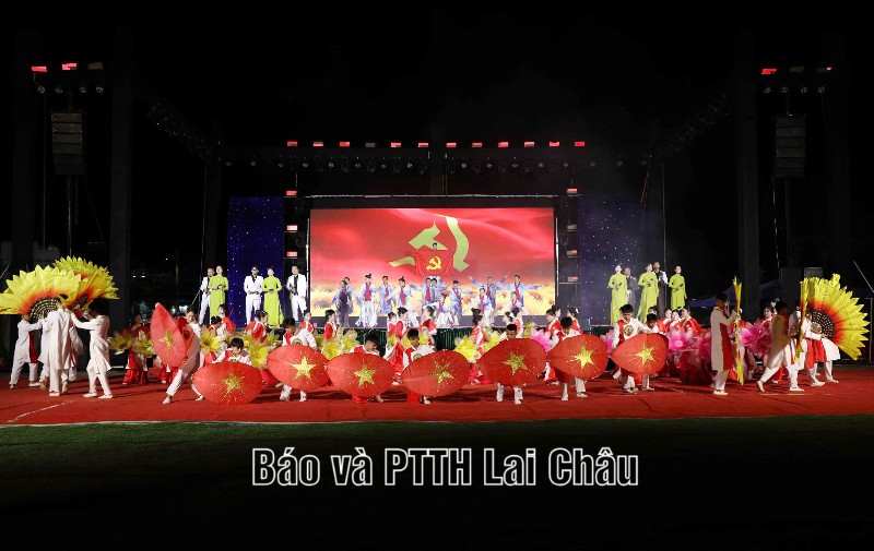 “Sắc màu Tây Bắc - Khát vọng vươn xa”