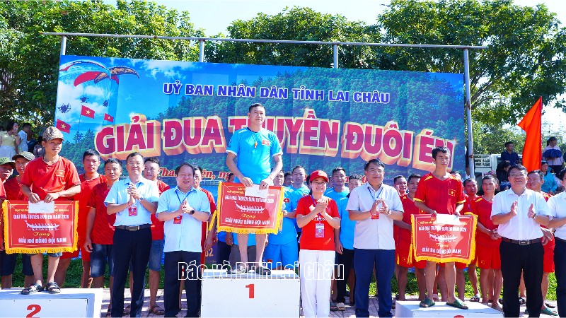 Sôi nổi Giải đua thuyền đuôi én