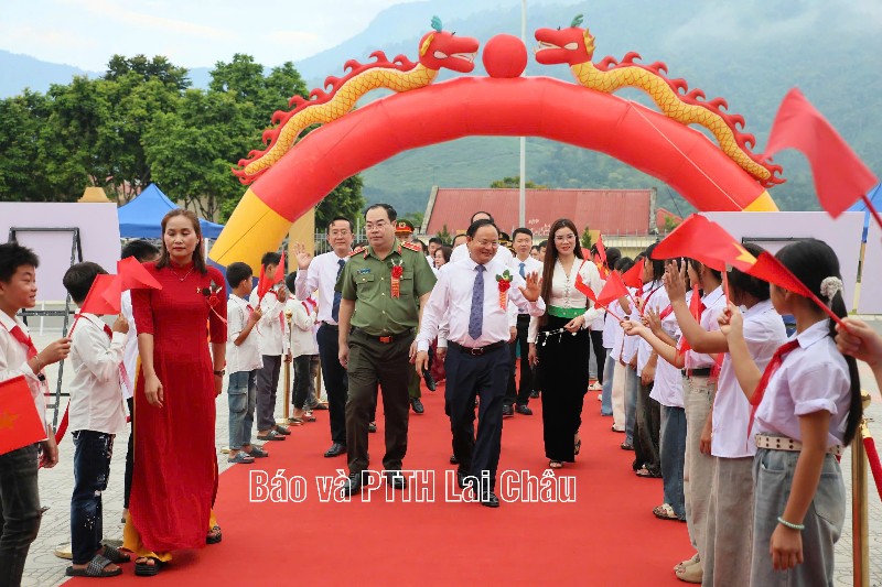 Lai Châu tưng bừng khai giảng năm học mới 2026 - 2027