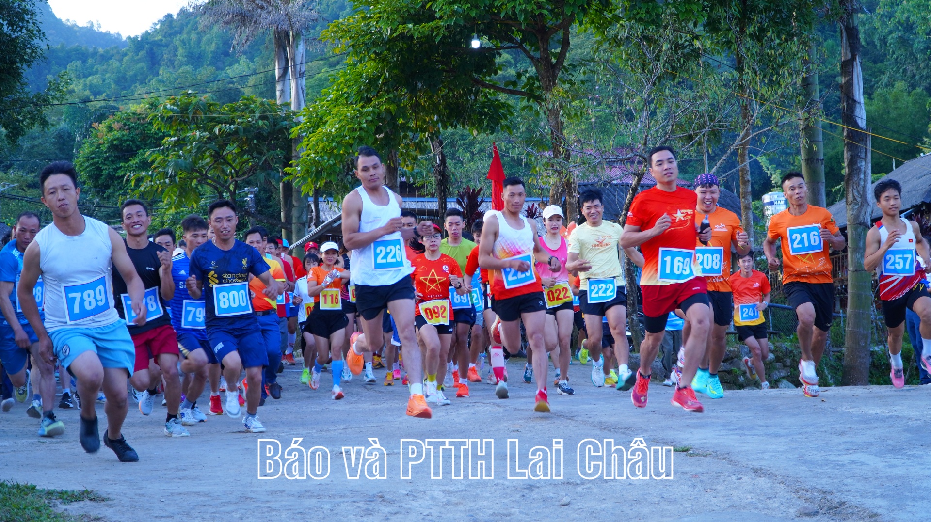 Các vận động viên xuất phát giải chạy 